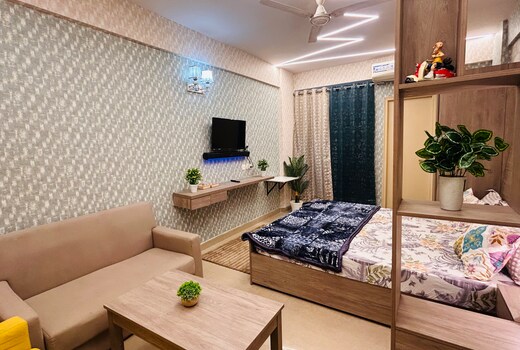 A calm dreamy studio above the city s hustle