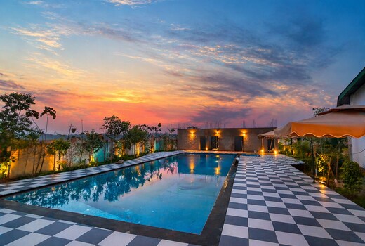 THE GOLDEN PALM RESORT & HOTEL