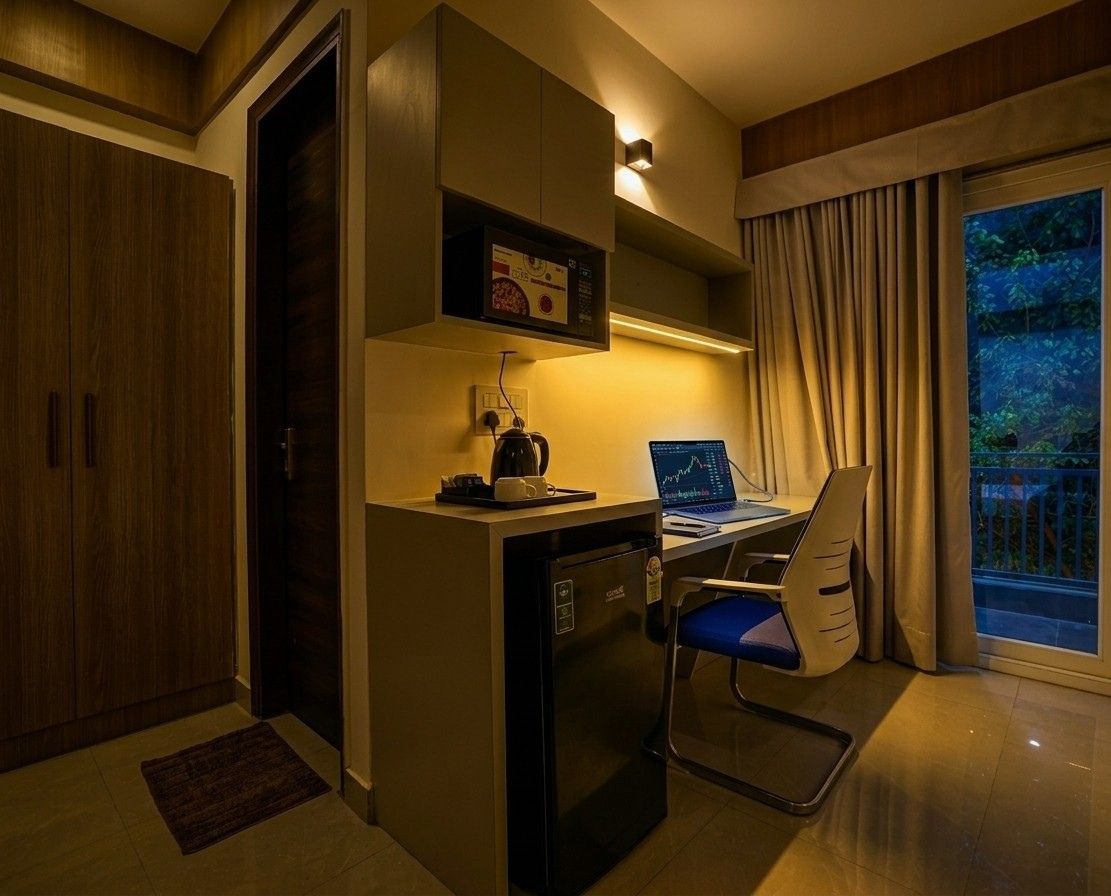 Sky Luxuria Hotel Apartment Medanta Medicity