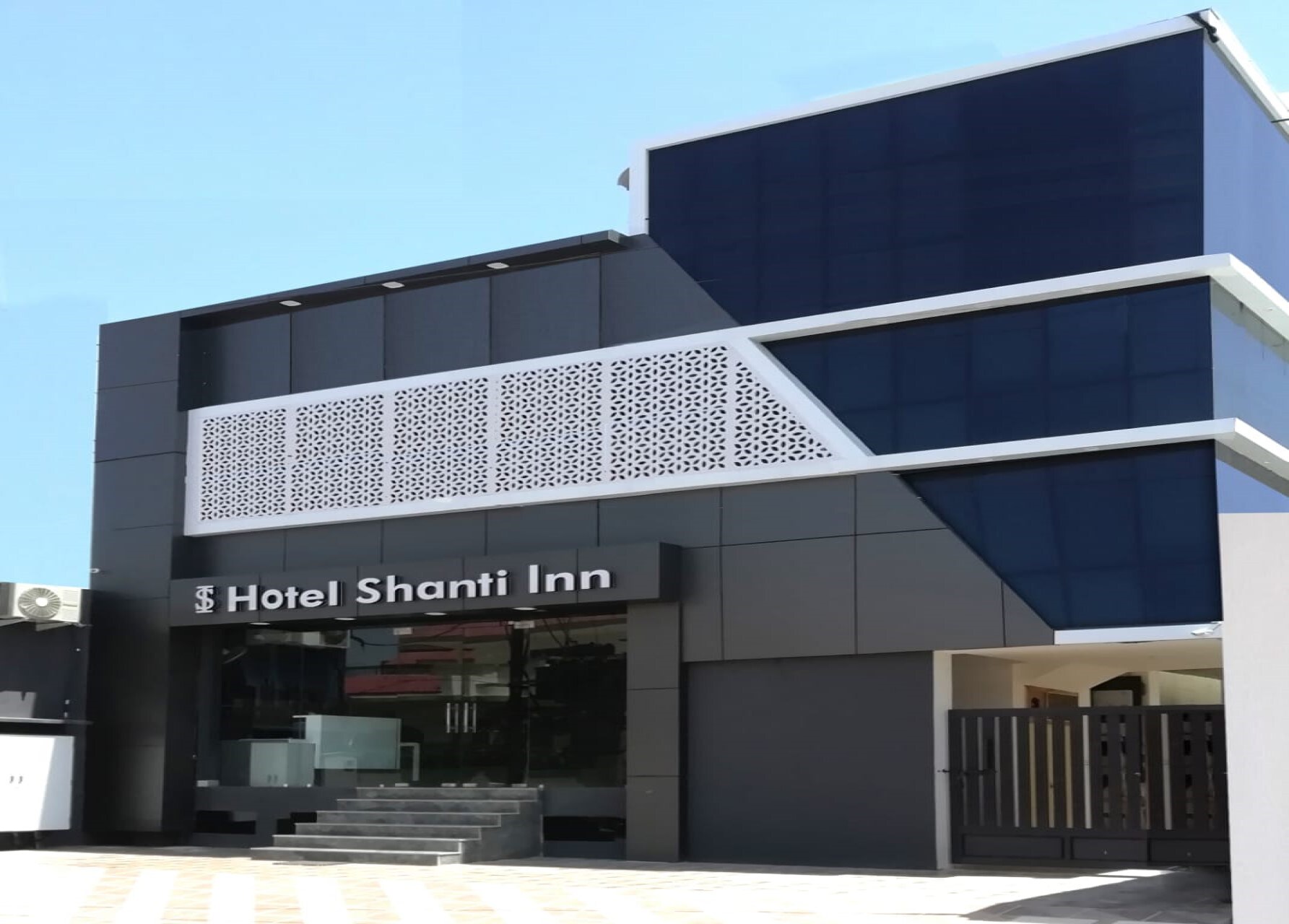 HOTEL SHANTI INN
