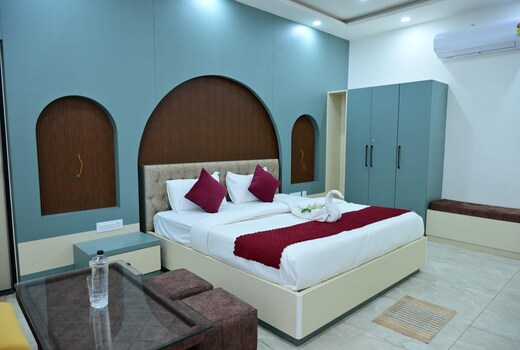 Bombay Rooftop Cafe And Hotel