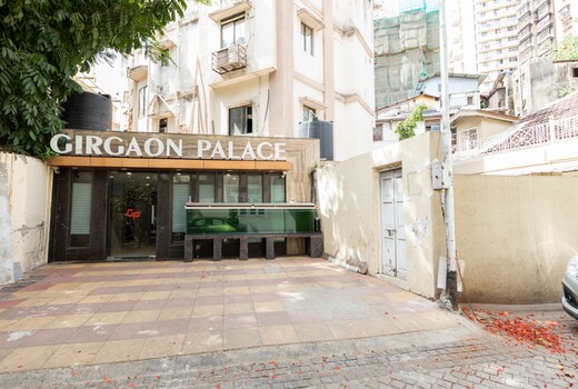 Hotel Girgaon Palace