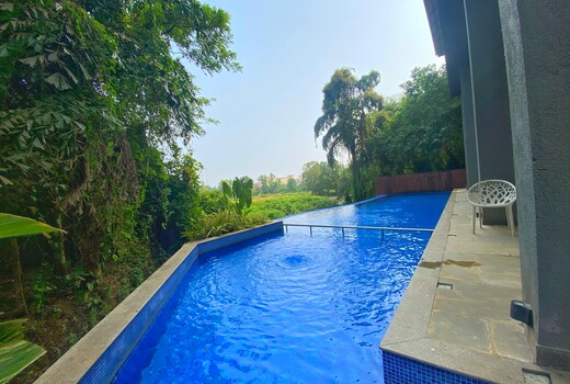 Luxury 1 bhk serviced apartment with infinity pool near Candolim beach