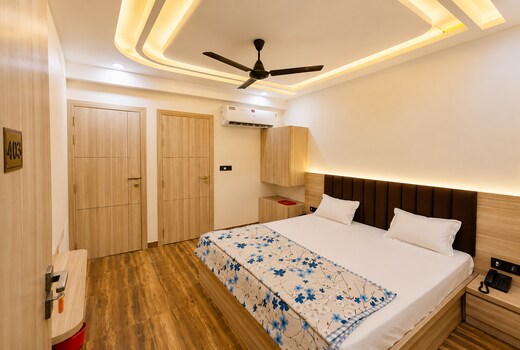 Hotel Akrati Inn Near Prem Mandir