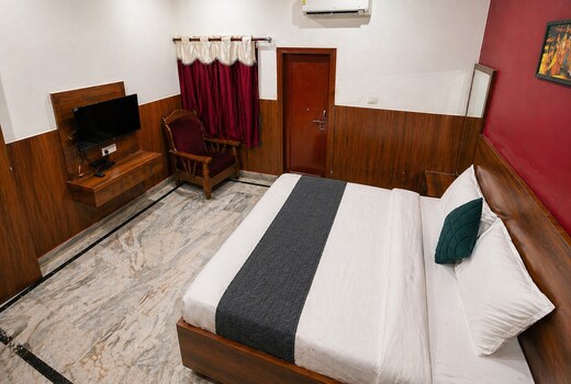 Hotel Rudra I Near Dashashwamedh Ghat