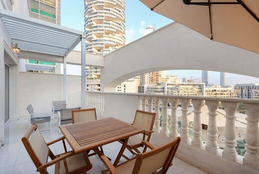 ELIVAAS Curated Modern 1BR Oasis with Stunning Terrace, JVC