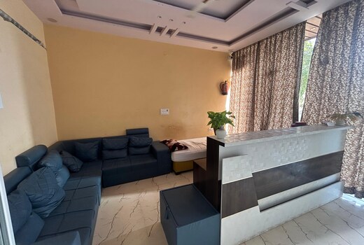 MR Palace |800 Mtrs from Toran Dwar