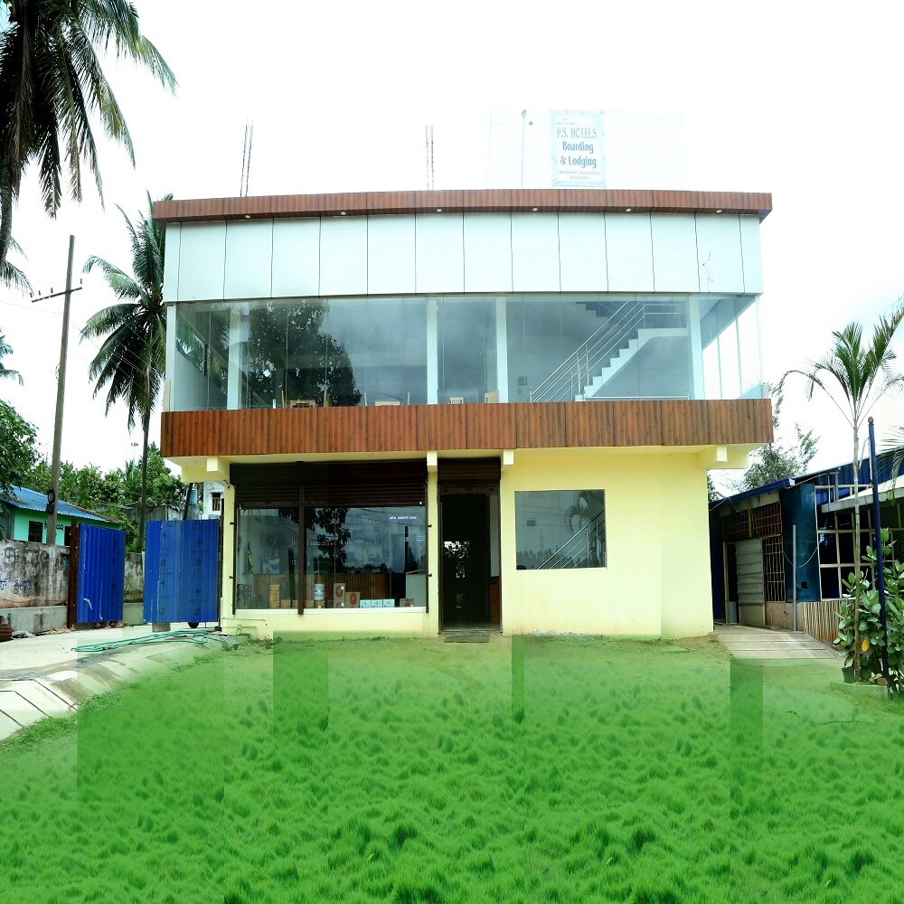 P S Hotel Bording and Lodging