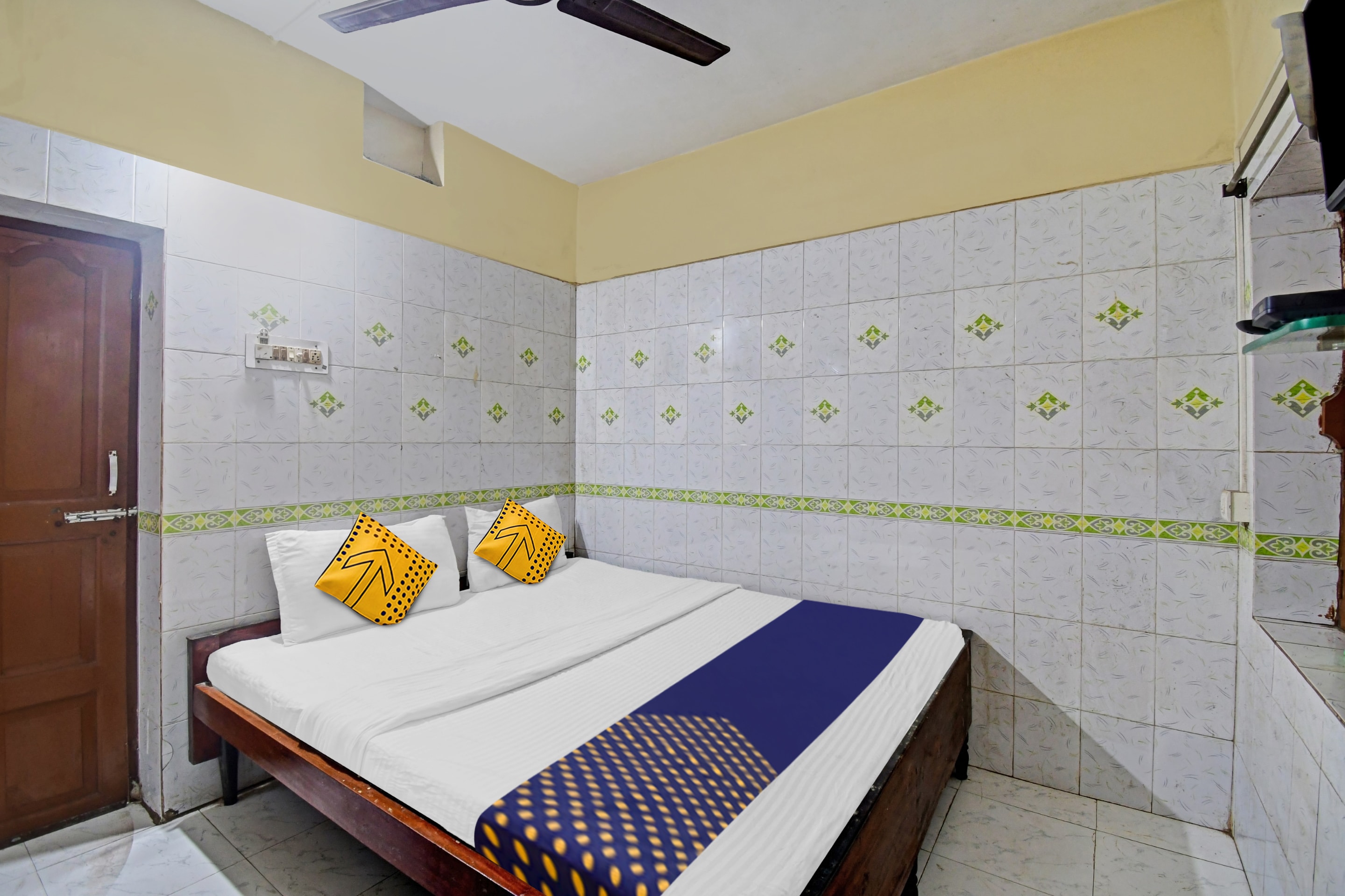 OYO 805742 Vikram Lodge