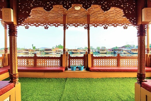 Houseboat Ambassador