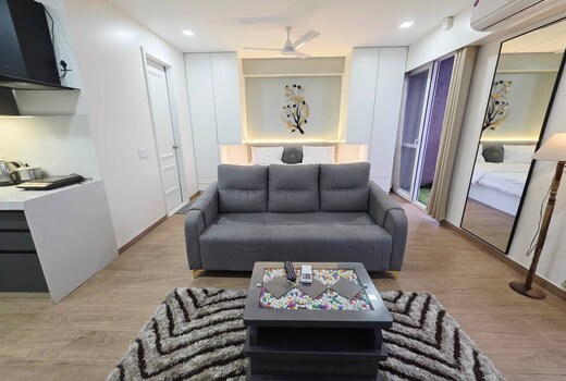 Rosewood Suite Airport facing by SuperHomes