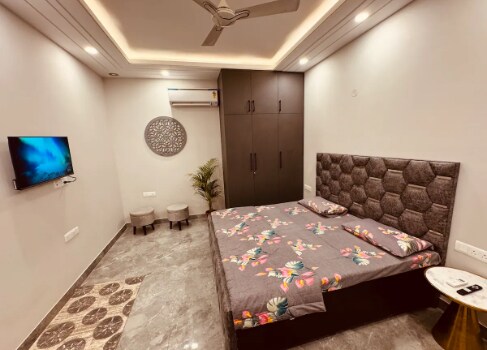 Spacious 2 bhk near Max hospital