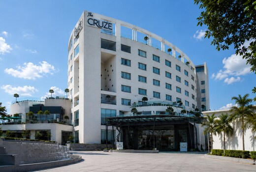 THE CRUZE PREMIUM BOUTIQUE HOTEL