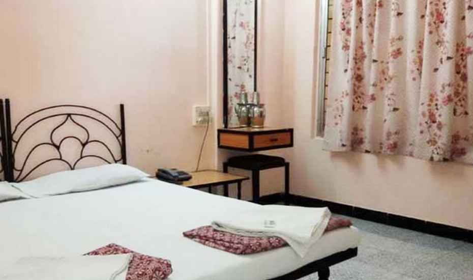 Shri Mahalaxmi Yatri Niwas