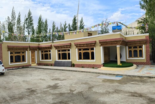 Lzawa house