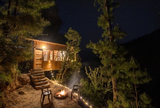 Picturesque Treehouse Tandi