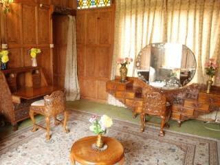 Houseboat Gul Posh