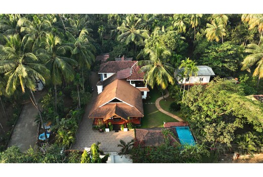 Villa de Amancio 4BHK with pool in Alibaug