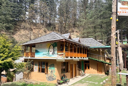 Mudhouse Cottages | River-side Stay