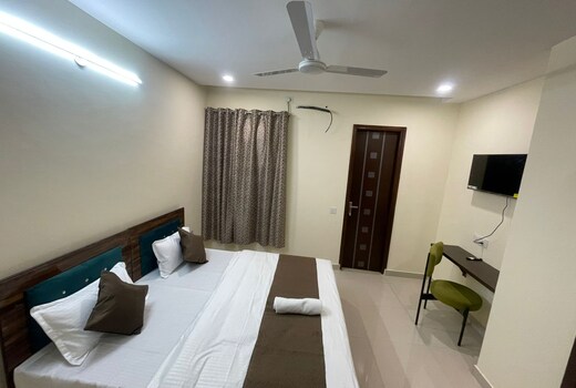 Cozy stay Hotel
