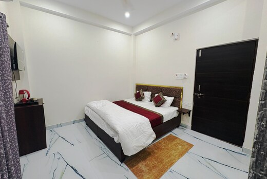 Mahalaxmi PG House, Assi