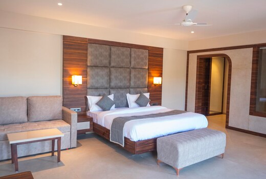 Hirkani Lake Recidency