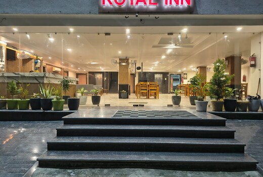 White Panda Hotels Royal Inn