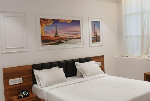 JAY MARUTINANDAN HOTEL