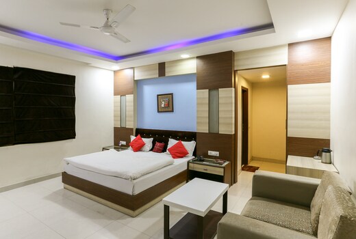 Hotel Kunwer Palace 1.5km from Railway Station