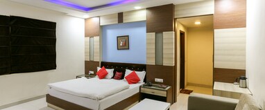 Hotel Kunwer Palace 1.5km from Railway Station