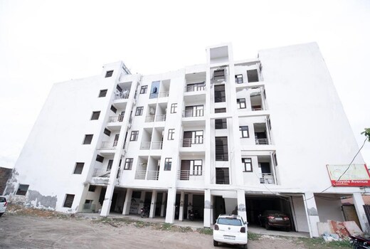 2 Bedroom Flat with Covered Parking