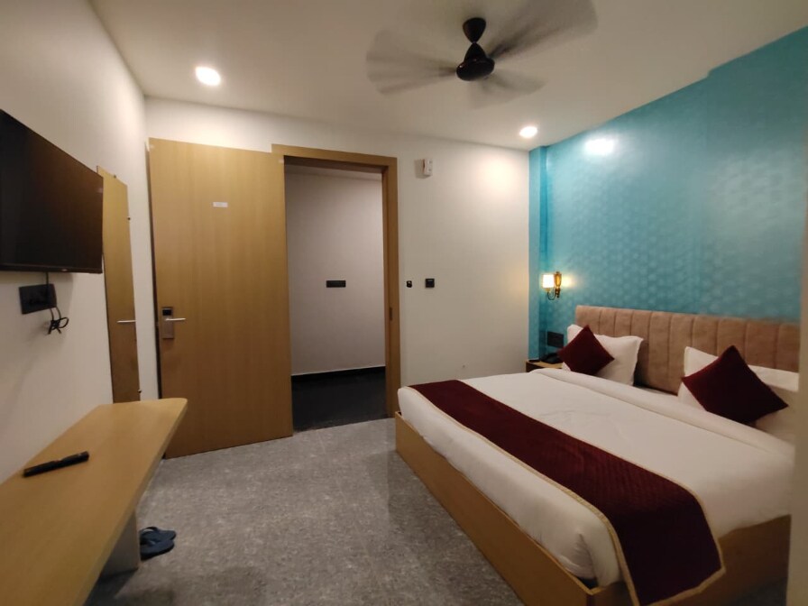Hotel The Crown Prince