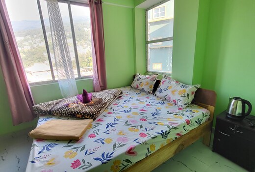 Pentook Residency 1.5 Km From MG Marg
