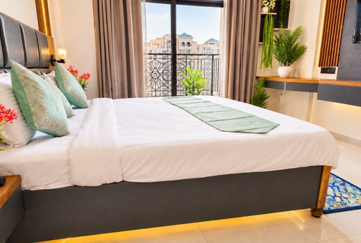 The Suites Inn Studios