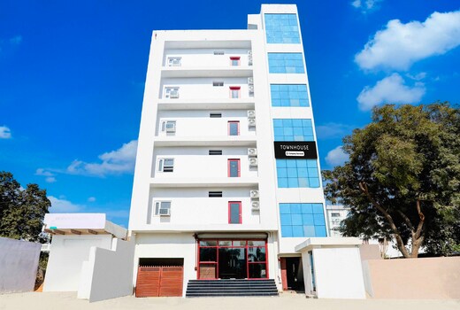 Super Townhouse Pahadiya