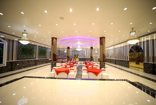 Red Velvet Hotel & Resort