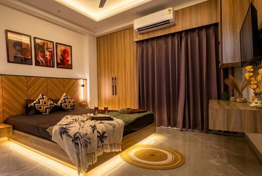 Solise Stays Luxe Studio near Mall 51 Metro