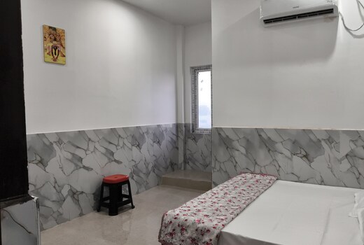 R R Hotel