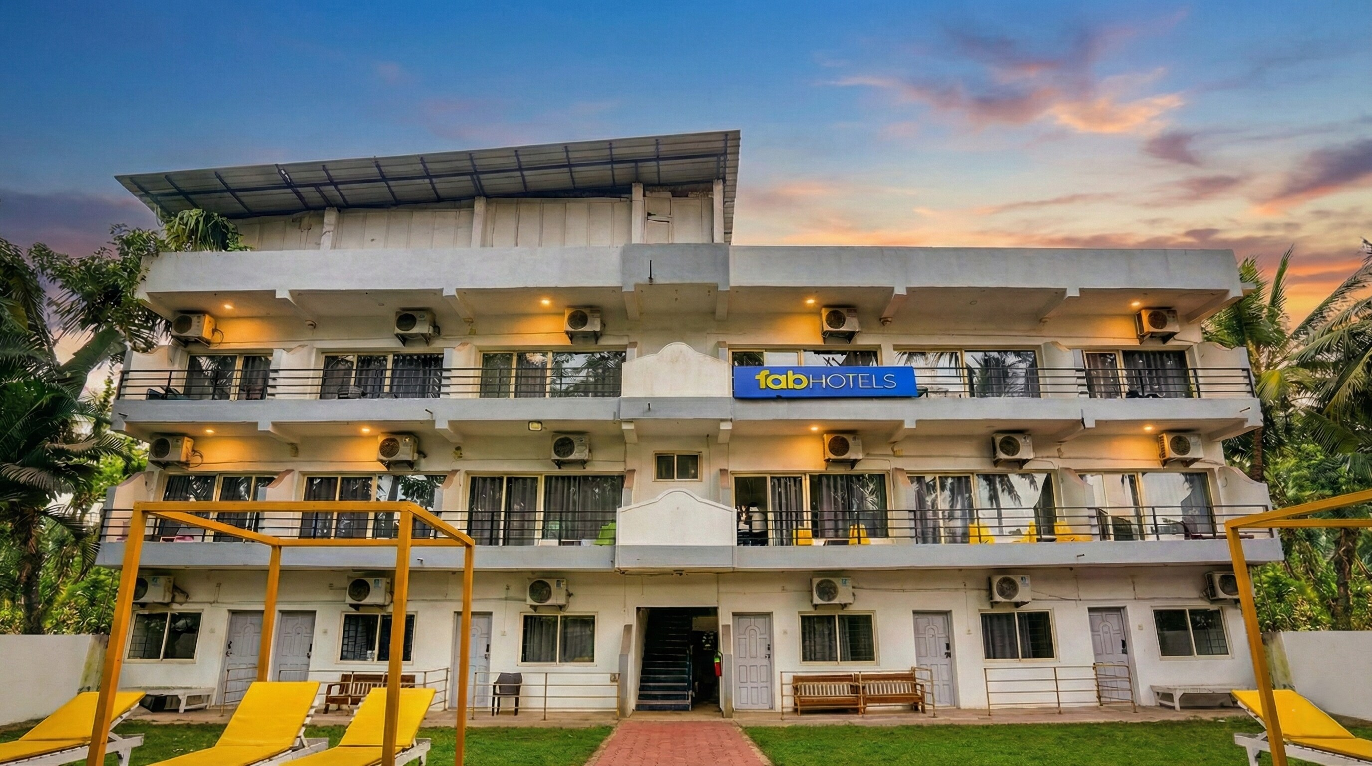 FabHotel Bay Breeze - 800M From Morjim Beach