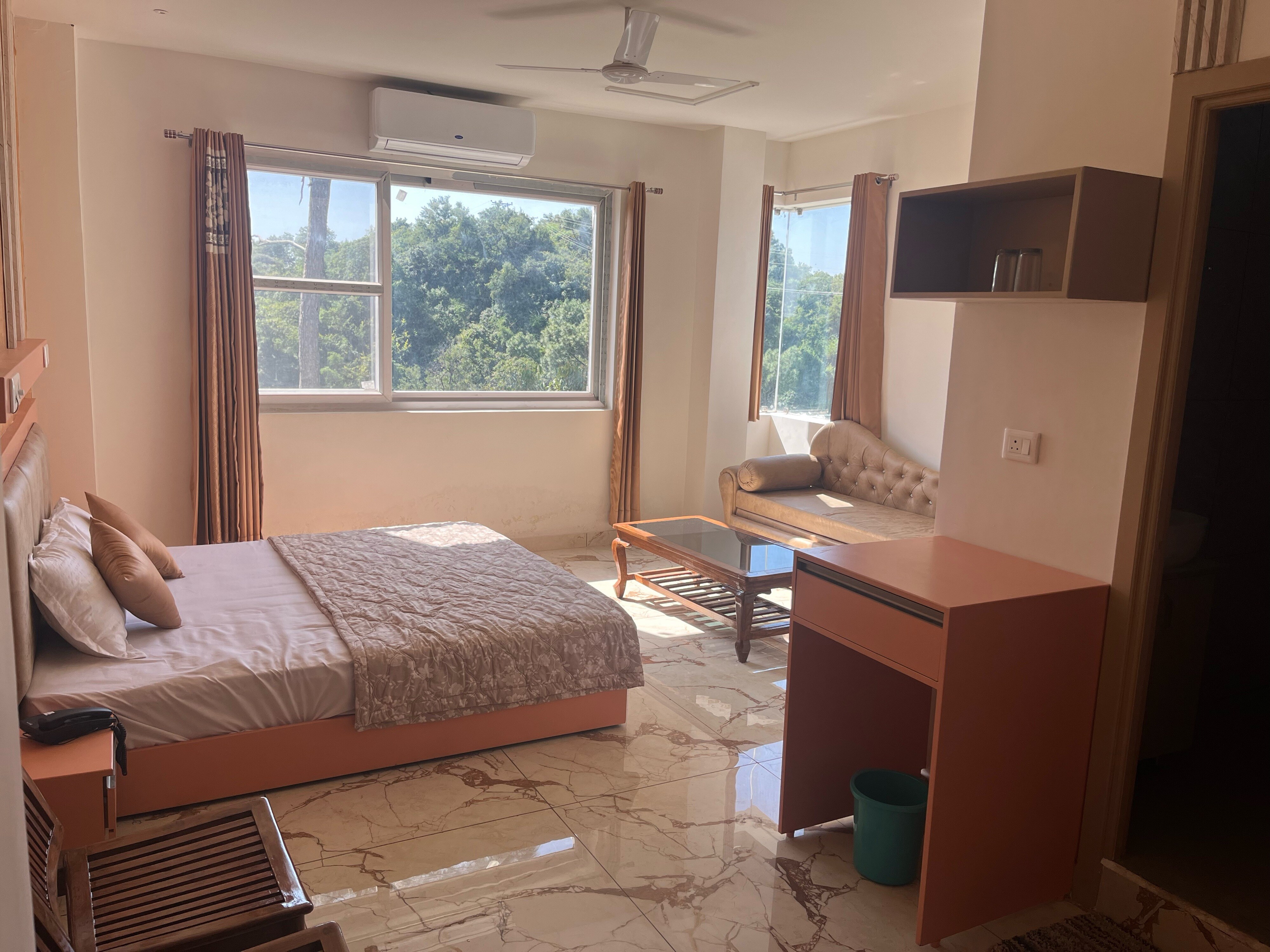 Mansuri Hotel and Restaurant