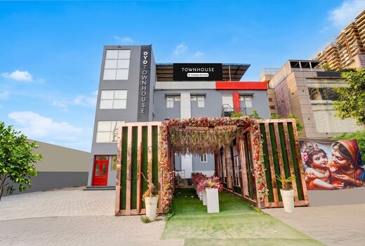 Townhouse Siddharth vihar hotel golden world and banquet