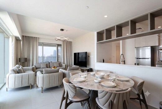 ELIVAAS Curated 3BR Suite next to Dubai Mall with Burj View