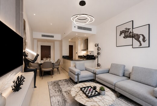 ELIVAAS Curated Luxury 2BR Oasis in Marina Gate