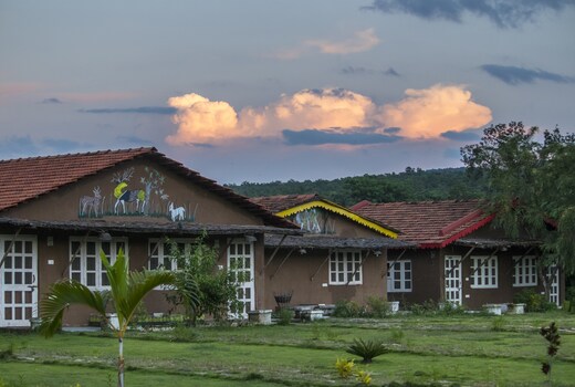 Pachmarhi Foothill Cottages by Vanyum