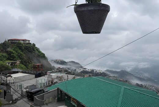 Valley VIEW 2BHK Secluded 1KM from Mall RD Parking