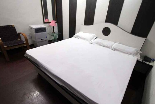 Central Guest House @ Near Markaz
