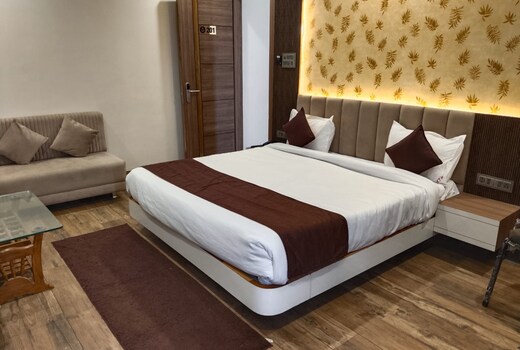 Hotel Tarun Palace
