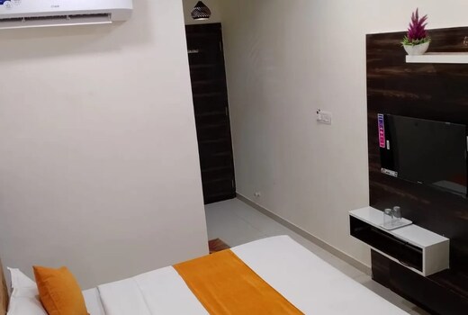 Hotel O M D Palace