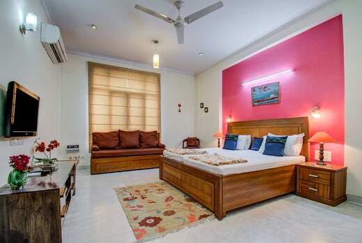 Sabs Bed and Breakfast | Rooms & Cafe
