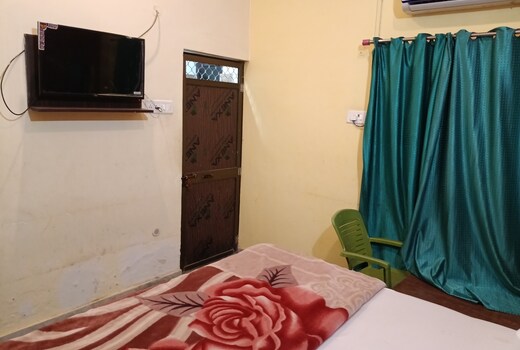 Hotel Maa Dham 10 min walking Ram Mandir